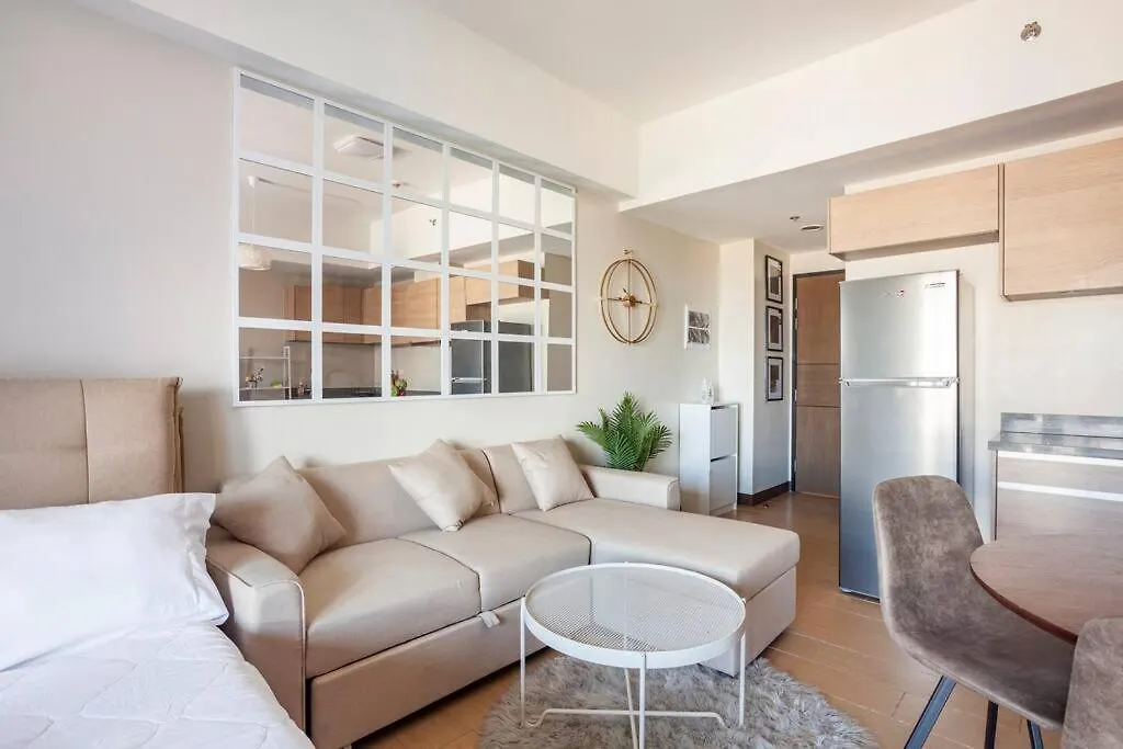 Refined & Homey Luxury Apartment Manila